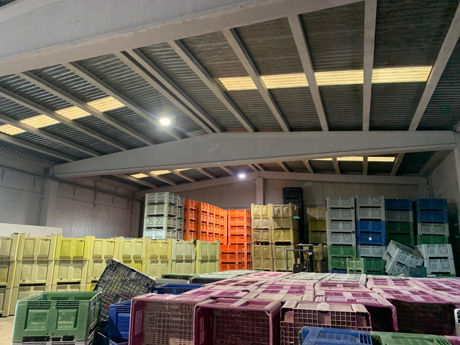 Proceso de reciclaje y compra de plásticos industriales dañados para economía circular en Murcia